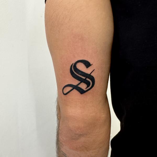 Blackwork Script S Tattoo