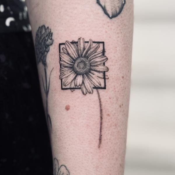 Fineline Daisy Tattoo With Abstract Square