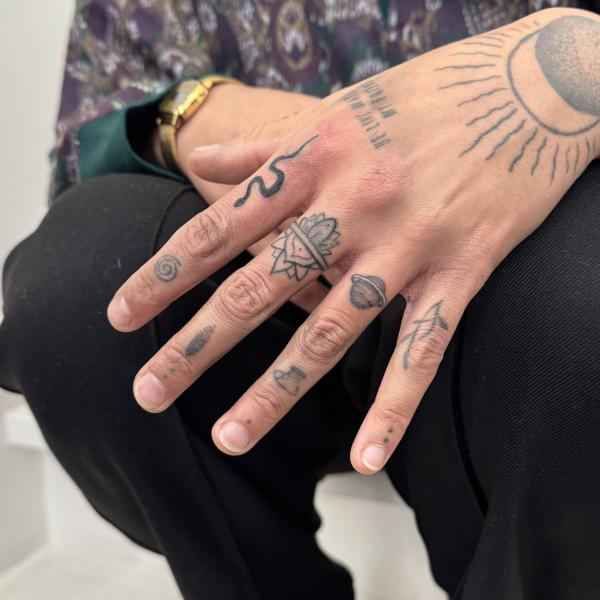 Fineline Finger Tattoo