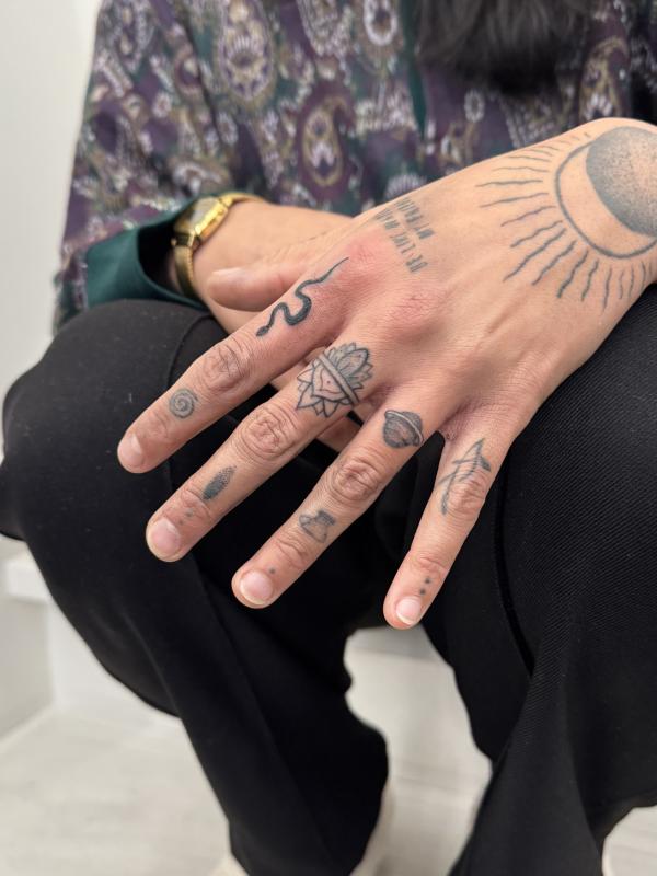 Fineline Finger Tattoo