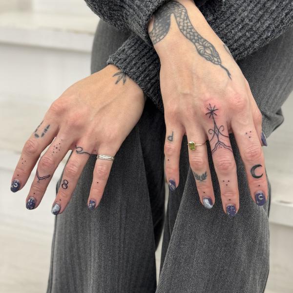 Fineline Finger Tattoo
