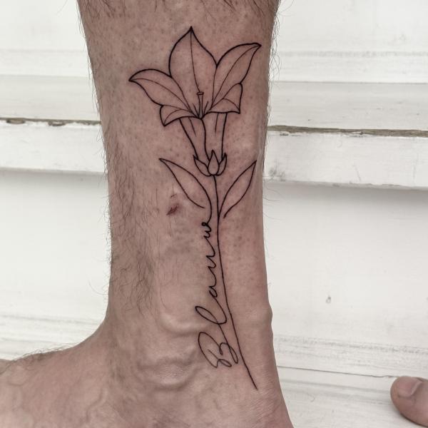 Fineline Tattoo flower with script