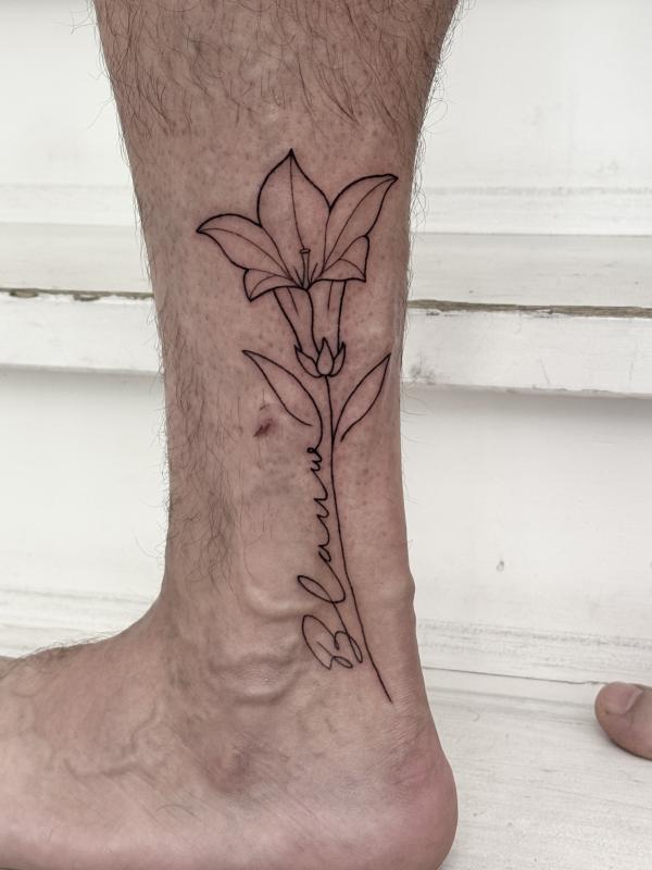 Fineline Tattoo flower with script